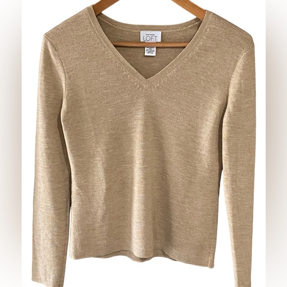 LOFT Sweaters - Ann Taylor LOFT Long Sleeve Cashmere Blend V-Neck Sweater Size Medium